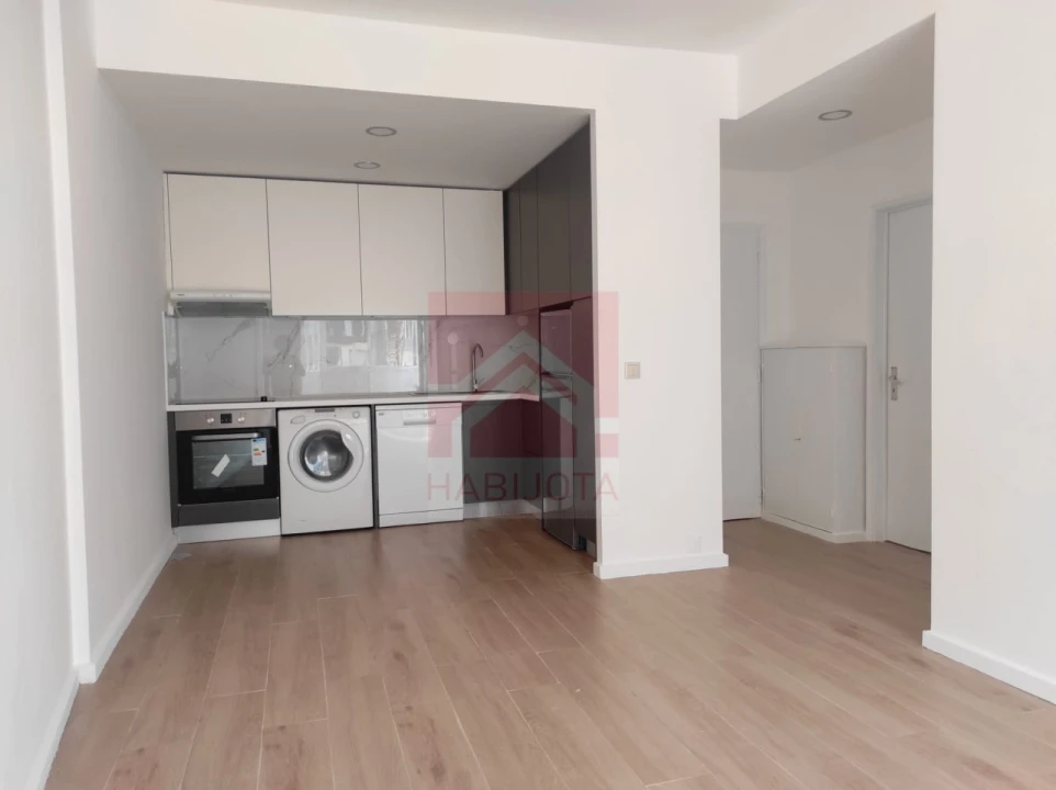 Apartamento T1 para Venda em Cedofeita, Santo Ildefonso, Sé, Miragaia, São Nicolau e Vitória Foto 2