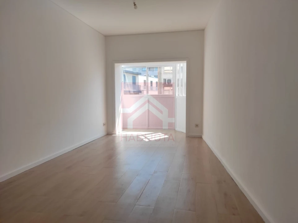 Apartamento T1 para Venda em Cedofeita, Santo Ildefonso, Sé, Miragaia, São Nicolau e Vitória Foto 1
