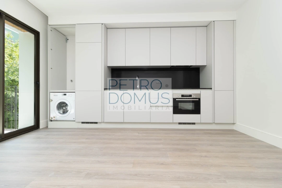 Apartamento T1 para Venda em Avenidas Novas Foto 5