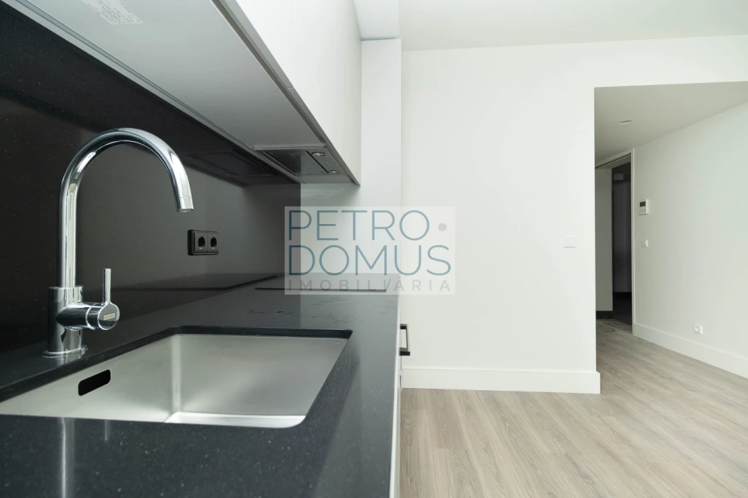 Apartamento T1 para Venda em Avenidas Novas Foto 8