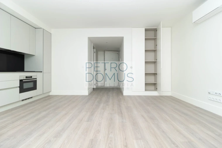 Apartamento T1 para Venda em Avenidas Novas Foto 3
