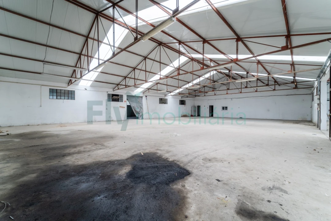 Armazém para Arrendamento em Santo Adrião de Vizela Foto 7
