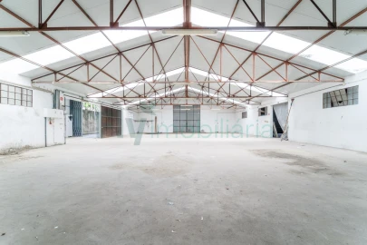 Armazém para Arrendamento em Santo Adrião de Vizela