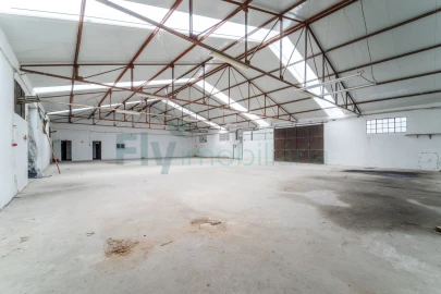 Armazém para Arrendamento em Santo Adrião de Vizela
