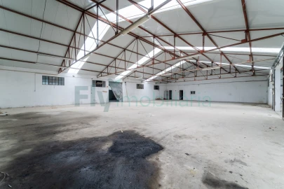 Armazém para Arrendamento em Santo Adrião de Vizela