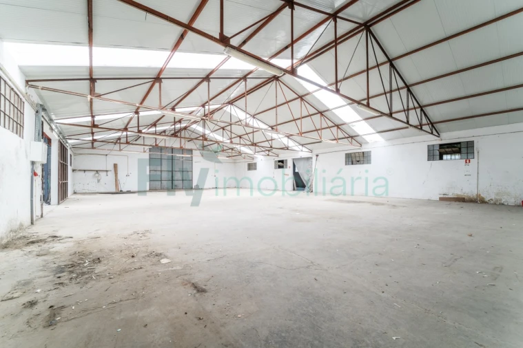 Armazém para Arrendamento em Santo Adrião de Vizela Foto 3