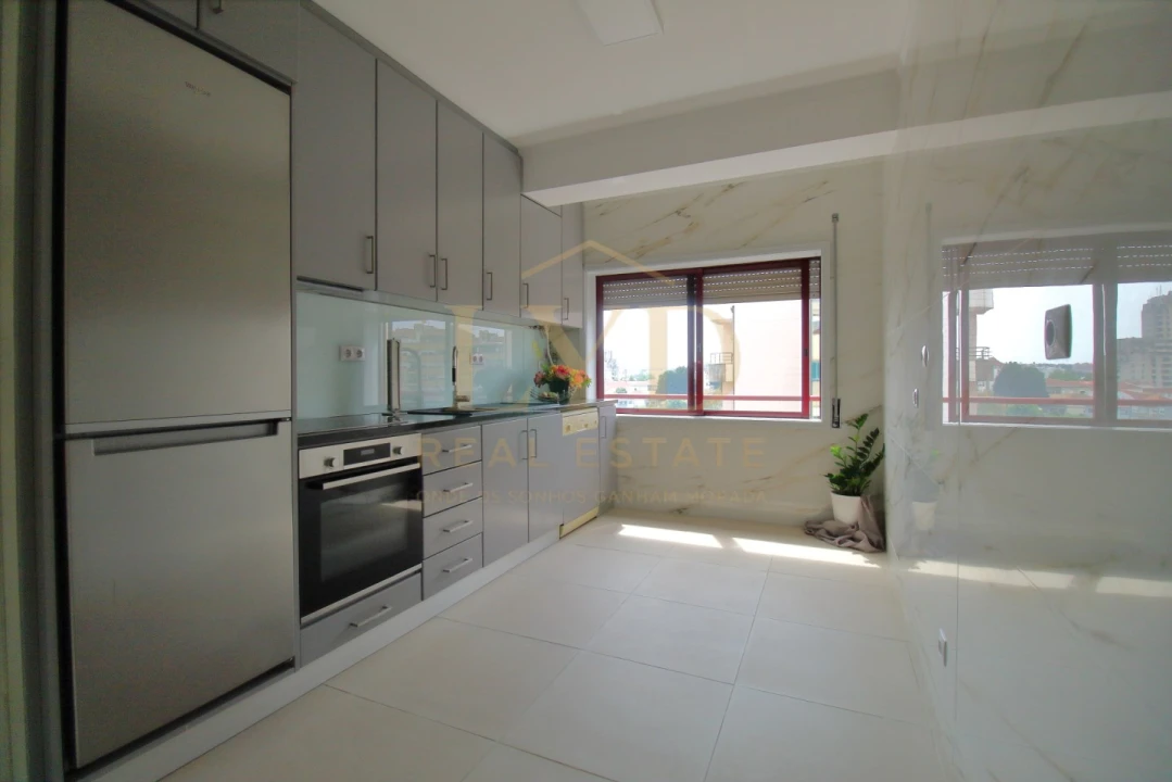 Apartamento T2 para Venda em São João da Madeira Foto 3