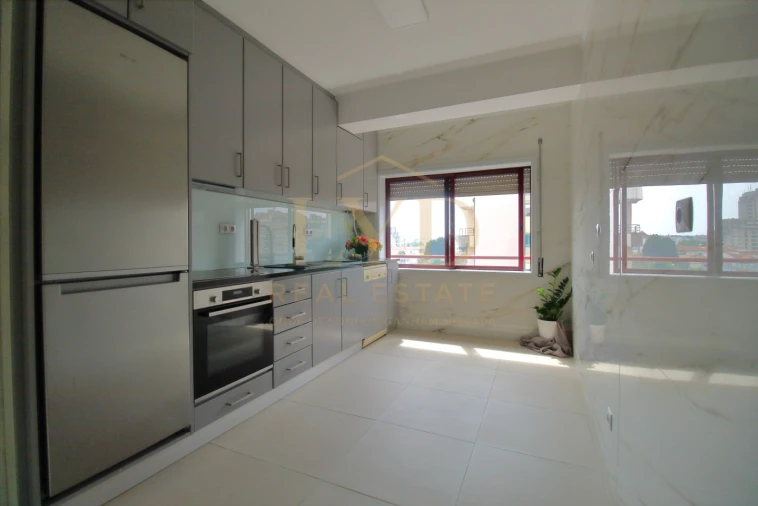 Apartamento T2 para Venda em São João da Madeira Foto 3