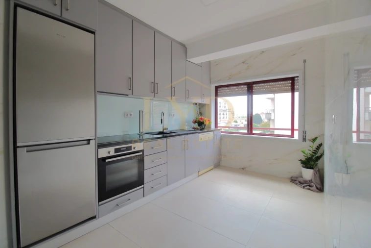 Apartamento T2 para Venda em São João da Madeira Foto 4