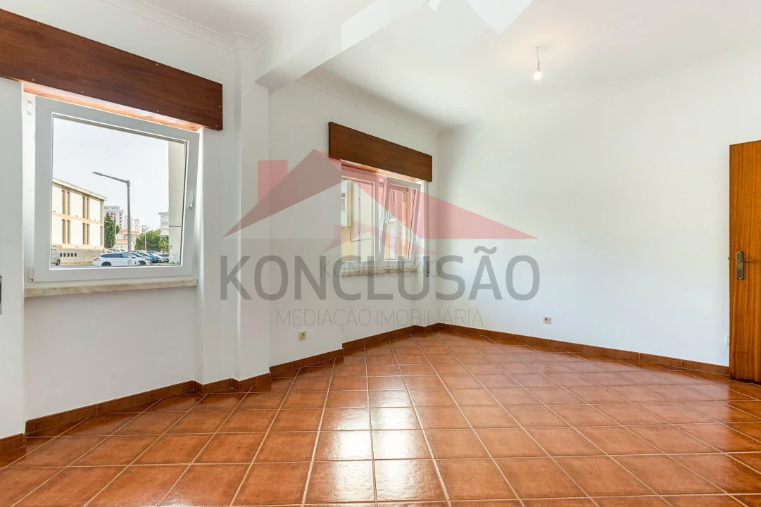 Apartamento T2 para Venda em Póvoa de Santa Iria e Forte da Casa Foto 5