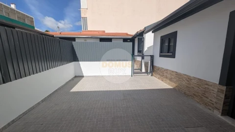 Moradia T3 para Venda em Baixa da Banheira e Vale da Amoreira