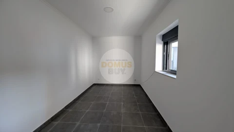 Moradia T3 para Venda em Baixa da Banheira e Vale da Amoreira