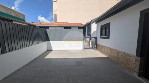 Moradia T3 para Venda em Baixa da Banheira e Vale da Amoreira
