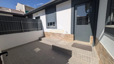 Moradia T3 para Venda em Baixa da Banheira e Vale da Amoreira