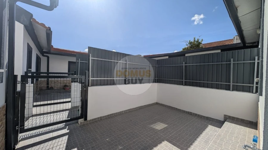 Moradia T3 para Venda em Baixa da Banheira e Vale da Amoreira Foto 2
