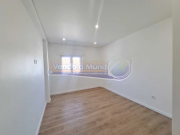 Apartamento T3 para Venda em Coruche, Fajarda e Erra