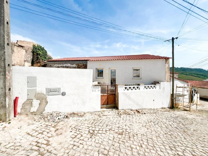 Moradia T1 para Venda em Santa Maria, São Pedro e Matacães Foto 2