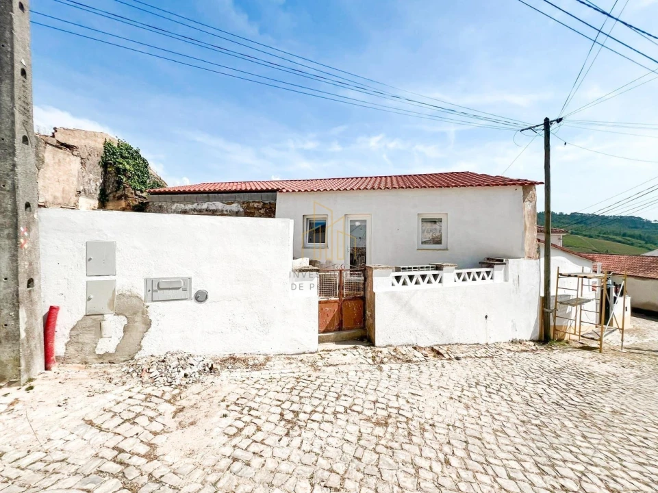 Moradia T1 para Venda em Santa Maria, São Pedro e Matacães Foto 2