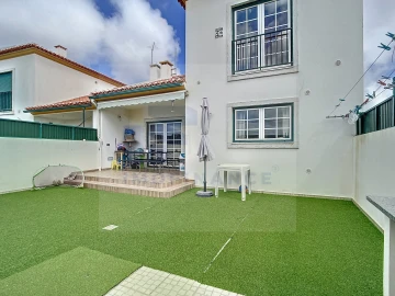 Moradia T3 para Venda em Atouguia da Baleia