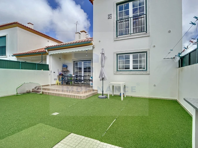 Moradia T3 para Venda em Atouguia da Baleia Foto 4