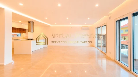 Moradia T4 para Venda em Charneca de Caparica e Sobreda