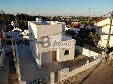 Moradia T3 para Venda em Charneca de Caparica e Sobreda