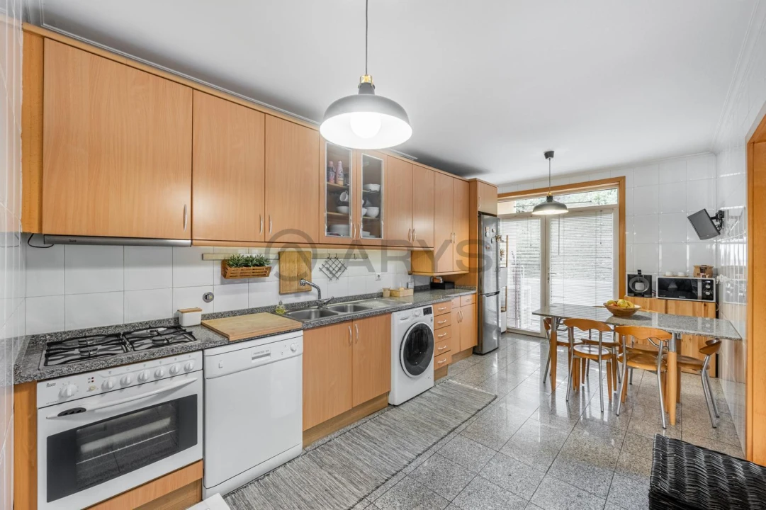 Apartamento T2 para Venda em Urgezes Foto 12