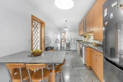 Apartamento T2 para Venda em Urgezes