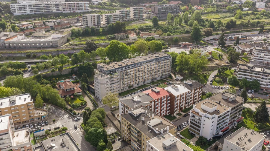 Apartamento T2 para Venda em Urgezes Foto 3