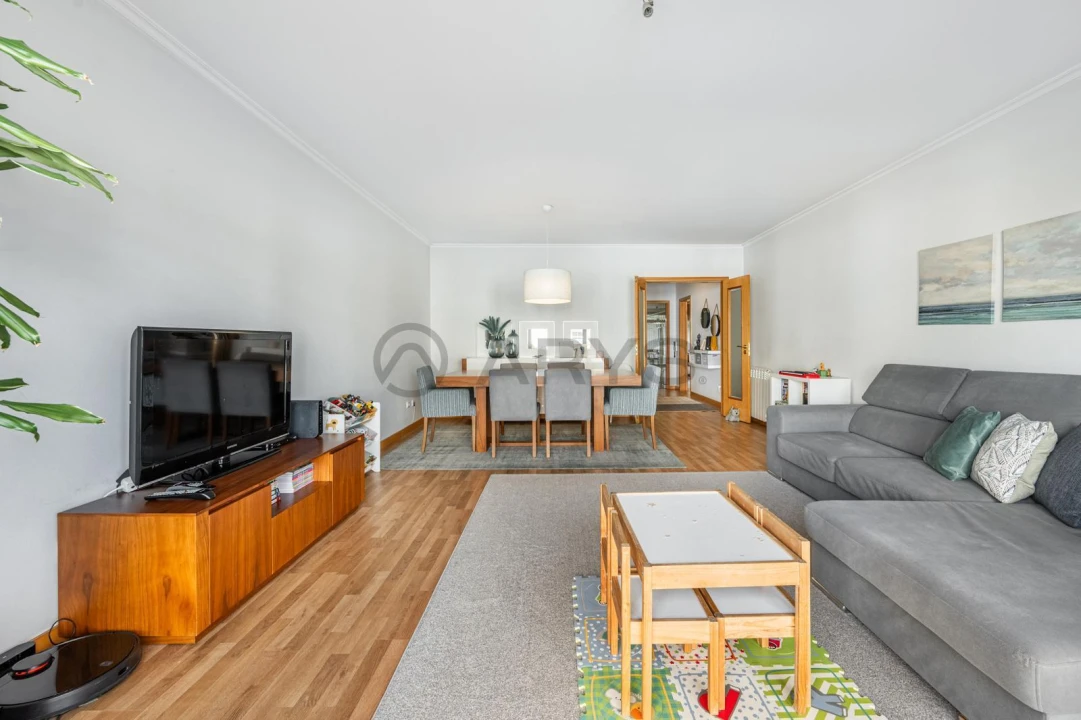 Apartamento T2 para Venda em Urgezes Foto 7