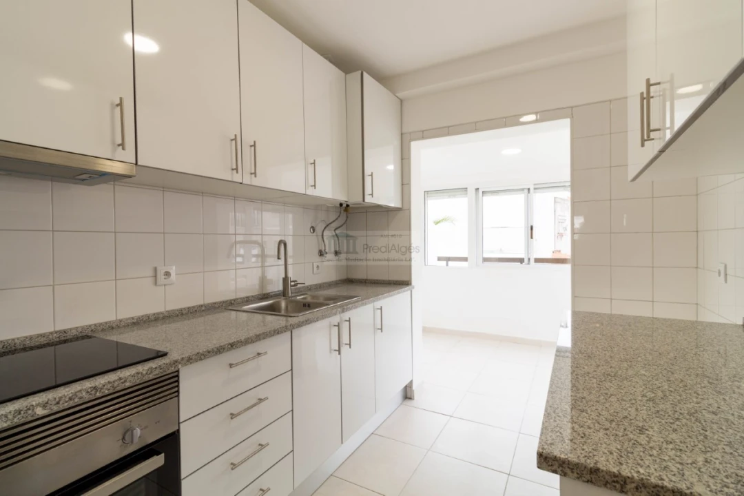Apartamento T2 para Arrendamento em Algés, Linda-A-Velha e Cruz Quebrada-Dafundo Foto 1