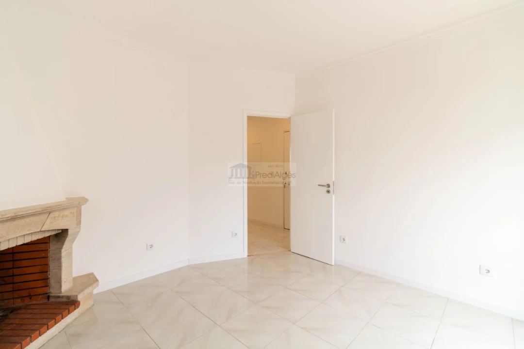 Apartamento T2 para Arrendamento em Algés, Linda-A-Velha e Cruz Quebrada-Dafundo Foto 4