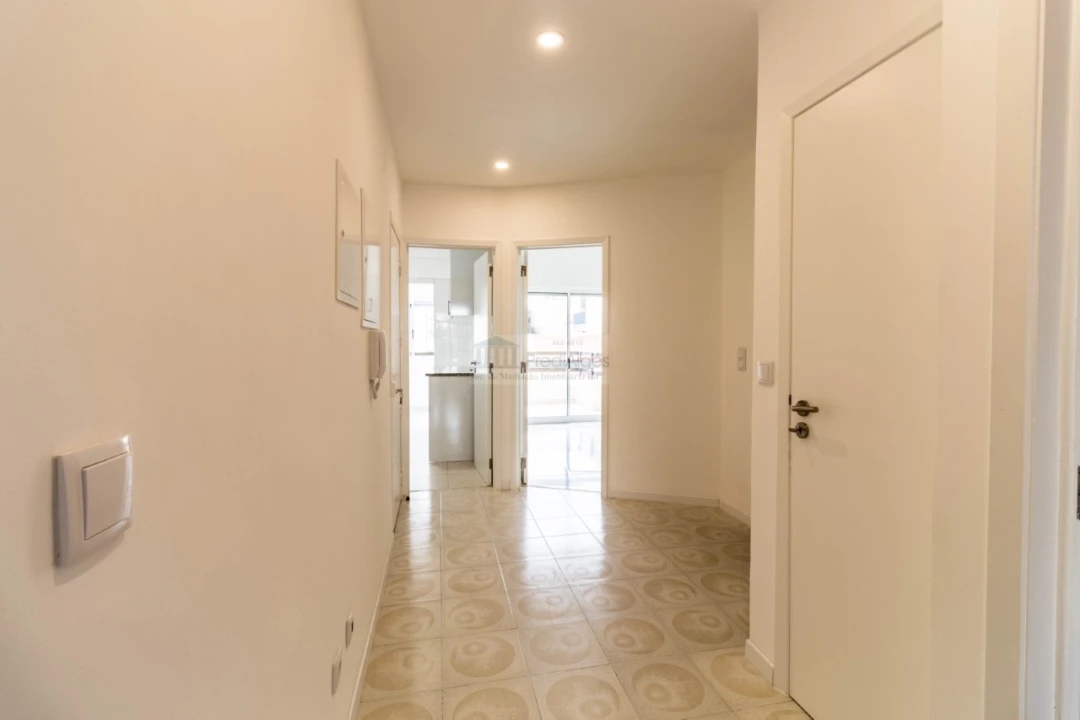 Apartamento T2 para Arrendamento em Algés, Linda-A-Velha e Cruz Quebrada-Dafundo Foto 6