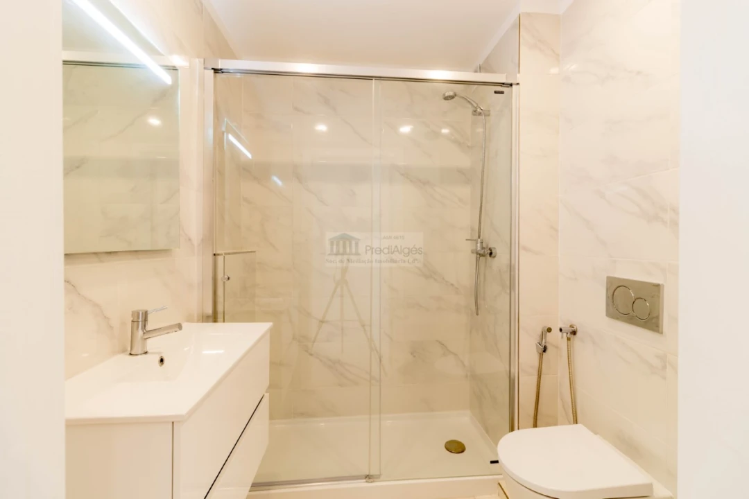 Apartamento T2 para Arrendamento em Algés, Linda-A-Velha e Cruz Quebrada-Dafundo Foto 9