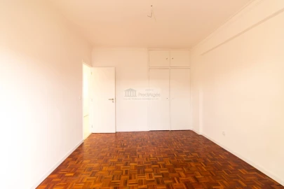 Apartamento T2 para Arrendamento em Algés, Linda-A-Velha e Cruz Quebrada-Dafundo