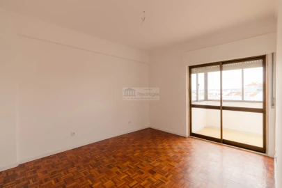 Apartamento T2 para Arrendamento em Algés, Linda-A-Velha e Cruz Quebrada-Dafundo