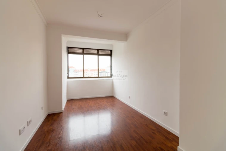 Apartamento T2 para Arrendamento em Algés, Linda-A-Velha e Cruz Quebrada-Dafundo Foto 8