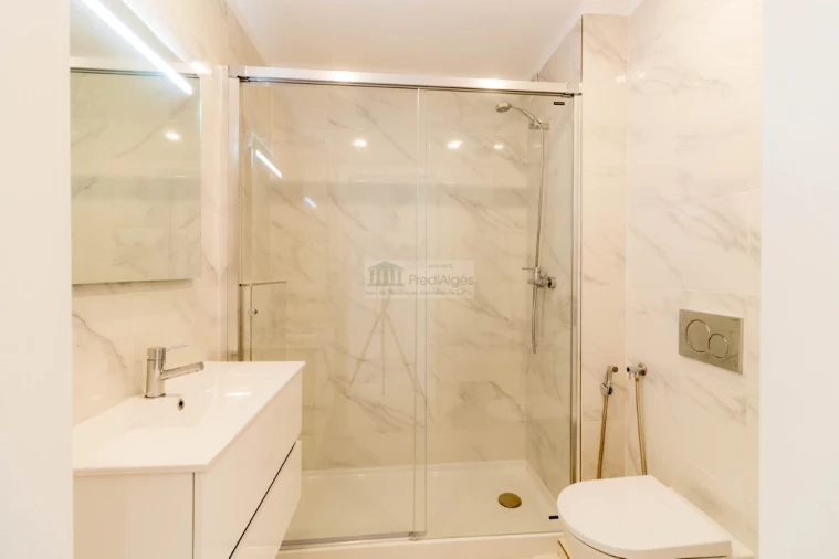 Apartamento T2 para Arrendamento em Algés, Linda-A-Velha e Cruz Quebrada-Dafundo Foto 9