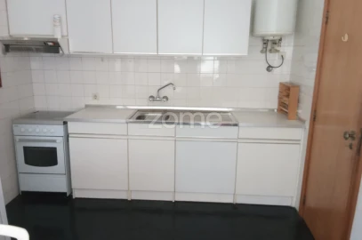 Apartamento T1 para Arrendamento em Santa Marinha e São Pedro da Afurada