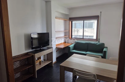 Apartamento T1 para Arrendamento em Santa Marinha e São Pedro da Afurada