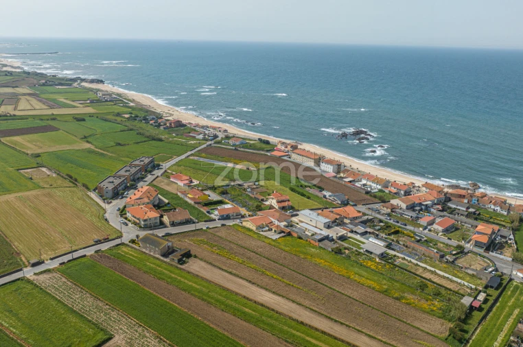 Terreno para Venda em Vila Chã Foto 8