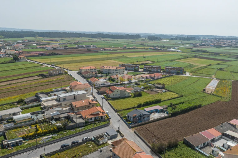 Terreno para Venda em Vila Chã Foto 2