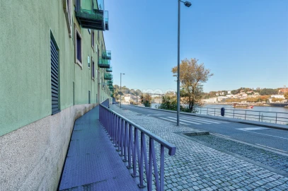 Apartamento T2 para Arrendamento em Santa Marinha e São Pedro da Afurada