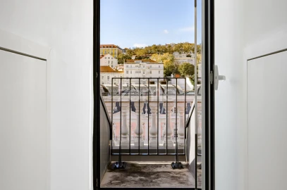 Apartamento T3 para Arrendamento em Santa Maria Maior