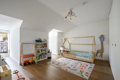 Apartamento T3 para Arrendamento em Santa Maria Maior