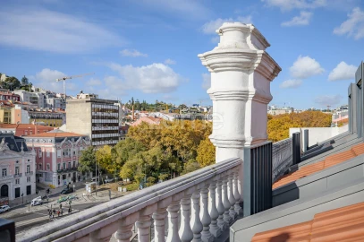 Apartamento T3 para Arrendamento em Santa Maria Maior