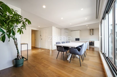 Apartamento T3 para Arrendamento em Santa Maria Maior