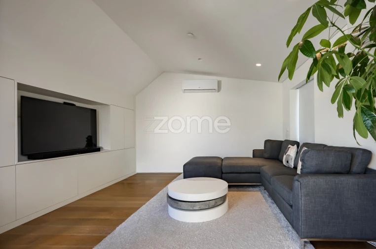 Apartamento T3 para Arrendamento em Santa Maria Maior Foto 5