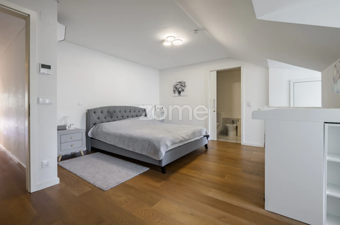 Apartamento T3 para Arrendamento em Santa Maria Maior Foto 17