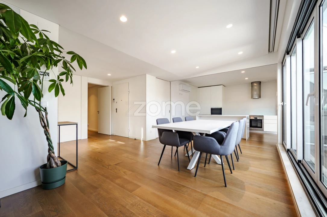 Apartamento T3 para Arrendamento em Santa Maria Maior Foto 4
